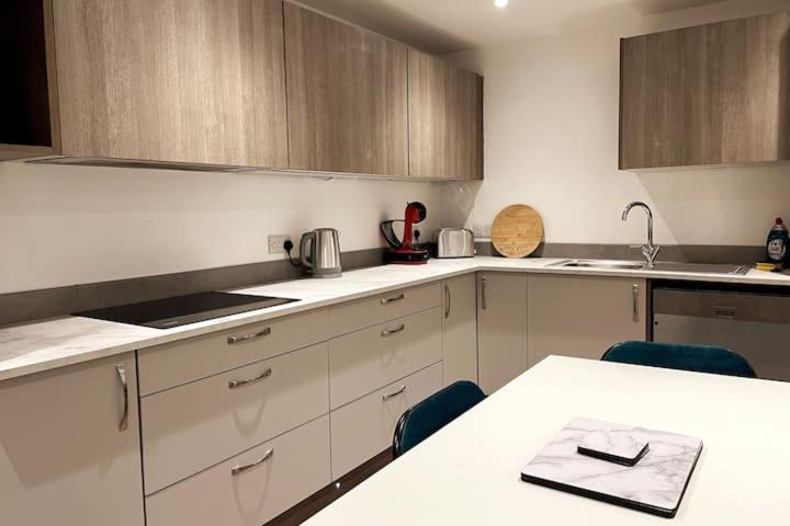 Lovely 3 Bedroom Apartment With Private Garden In Edinburgh City Centre Extérieur photo