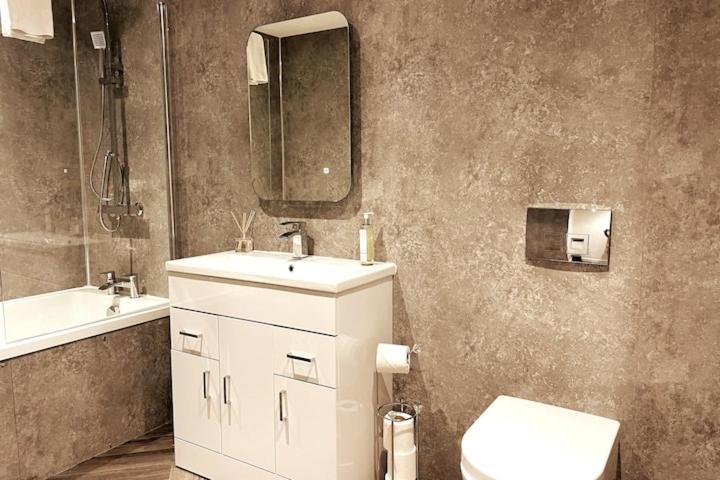 Lovely 3 Bedroom Apartment With Private Garden In Edinburgh City Centre Extérieur photo
