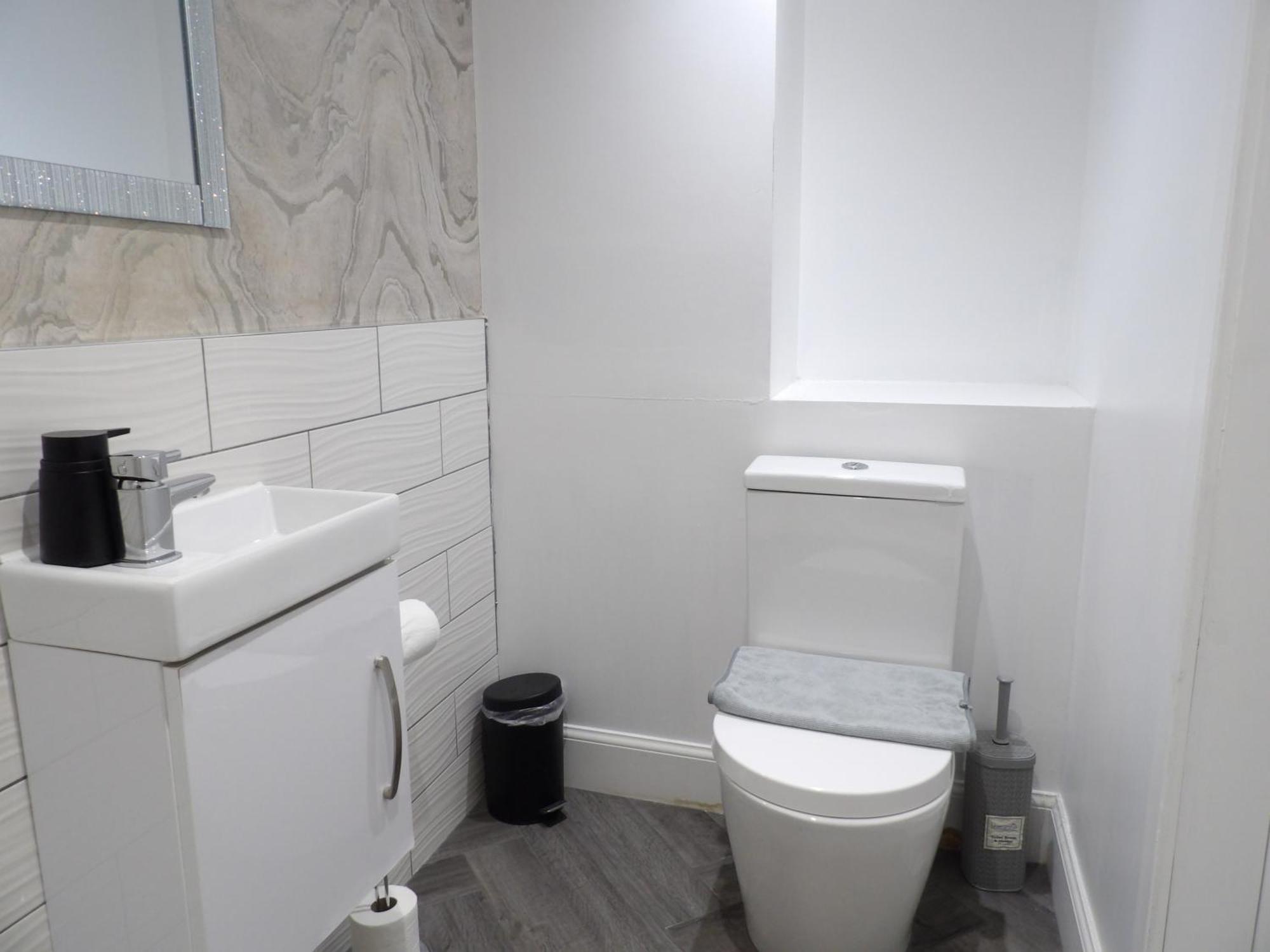 Lovely 3 Bedroom Apartment With Private Garden In Edinburgh City Centre Extérieur photo
